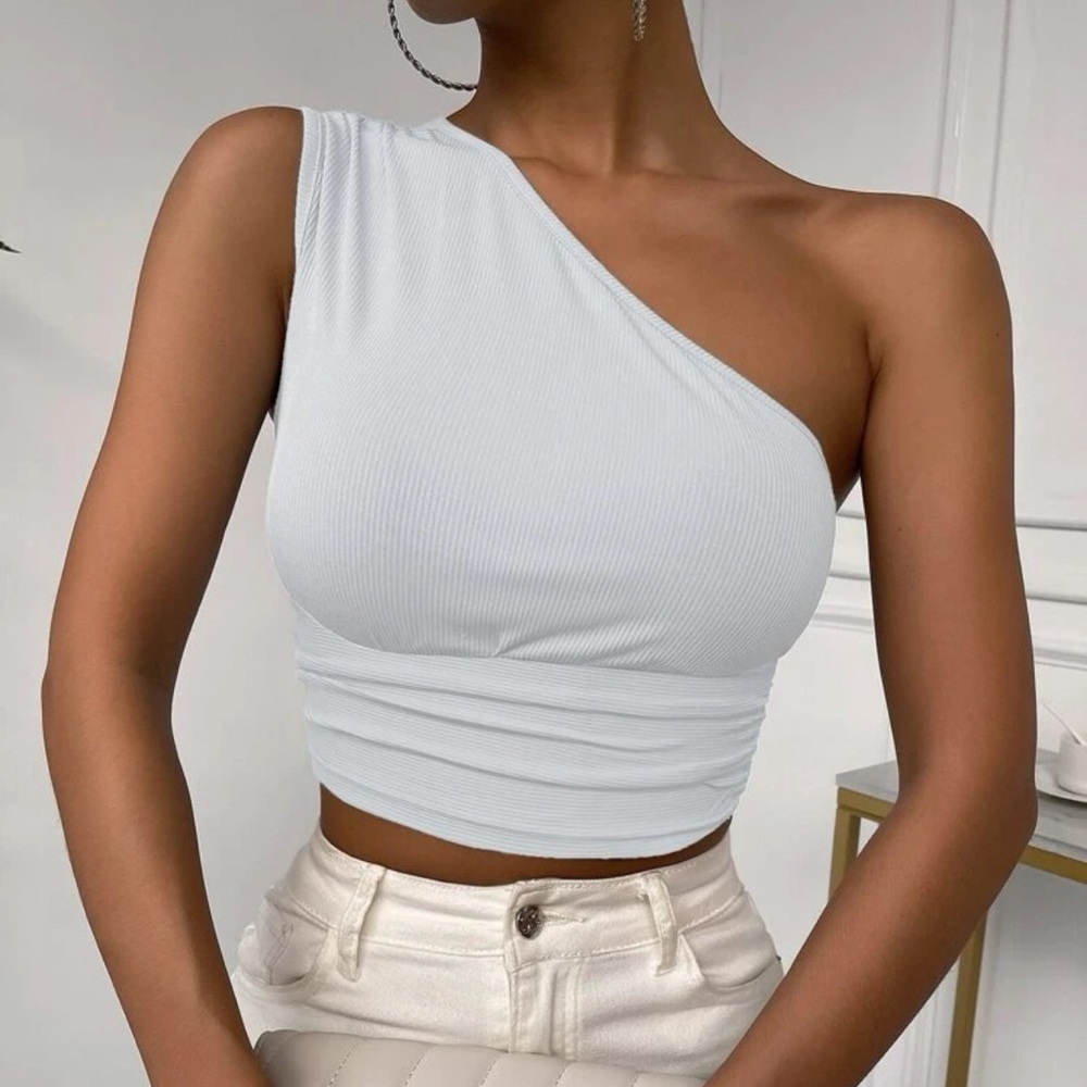 One shoulder crop top